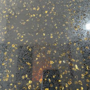 đá đen ánh vàng